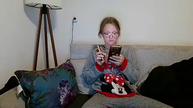 little-leni online show from March 19, 2026, 7:29 pm