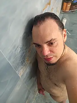 latinoflpr online show from November 28, 2025, 11:29 pm