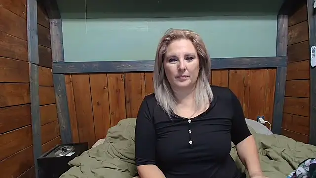 lisaxlovexxx online show from November 26, 2025, 7:48 pm