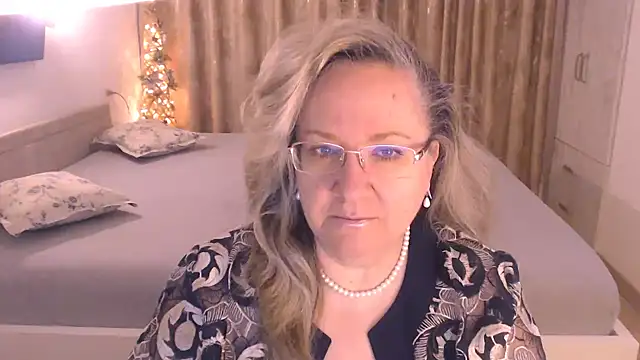 Raisshy online show from April 16, 2026, 4:02 am