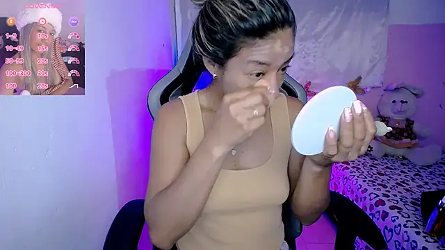 ninatiny online show from September 12, 2025, 9:42 am