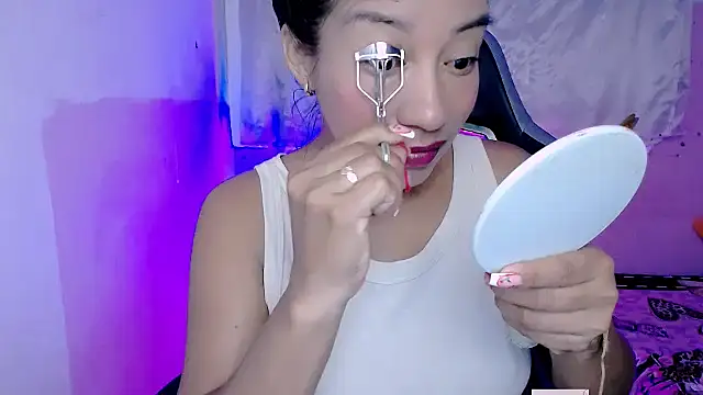 ninatiny online show from October 27, 2025, 9:57 am