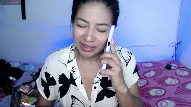 ninatiny online show from April 15, 2026, 11:50 am