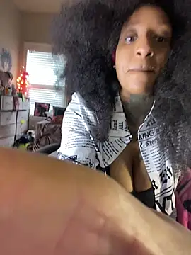 Snapshot of MzParker chatting on February 9, 2026, 3:05 pm MzParker online show from February 9, 2026, 3:05 pm