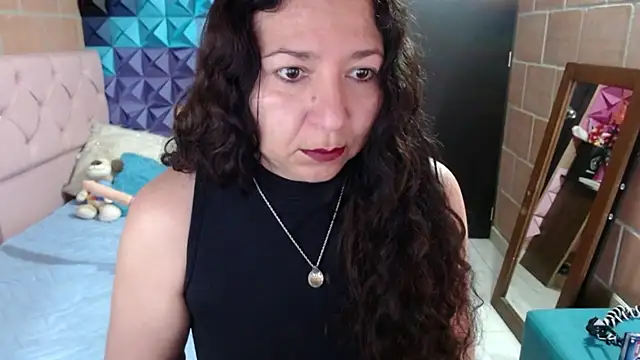 katifoxx online show from February 11, 2025, 5:50 pm