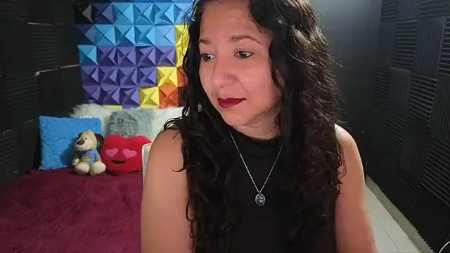 katifoxx online show from October 7, 2025, 3:31 pm