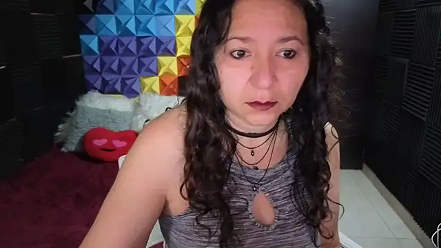 katifoxx online show from October 27, 2025, 3:38 pm