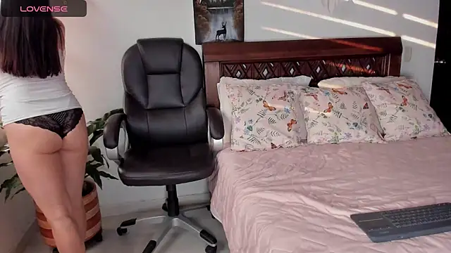 Ariella tits online show from January 19, 2025, 10:17 pm