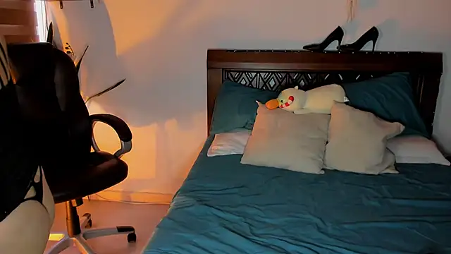 Ariella tits online show from March 14, 2026, 10:59 pm