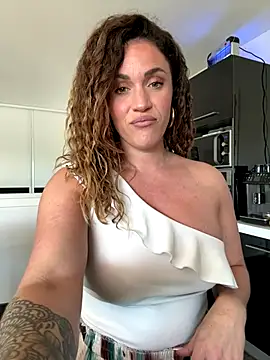 Clara-xoxo online show from October 2, 2025, 9:27 am