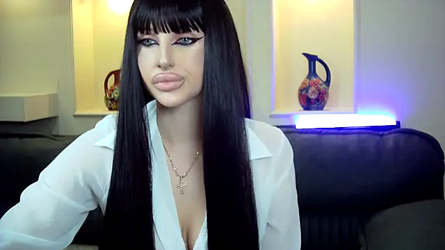 Lady Joli online show from December 18, 2025, 3:07 pm