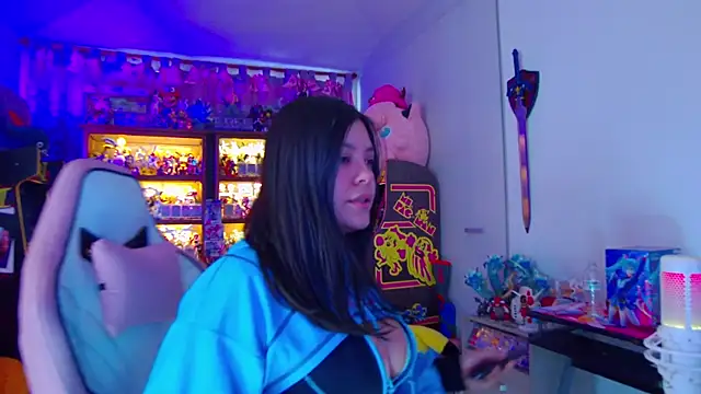 ambarEvans online show from April 18, 2026, 7:58 pm