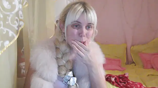 SunnySylvia online show from December 11, 2024, 7:03 pm