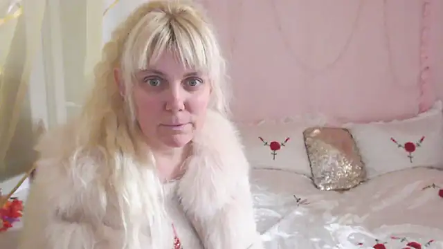 SunnySylvia online show from November 29, 2025, 2:20 pm