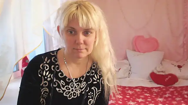 SunnySylvia online show from December 18, 2025, 6:30 am