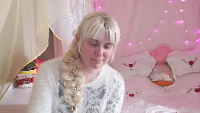 SunnySylvia online show from March 22, 2026, 4:43 pm