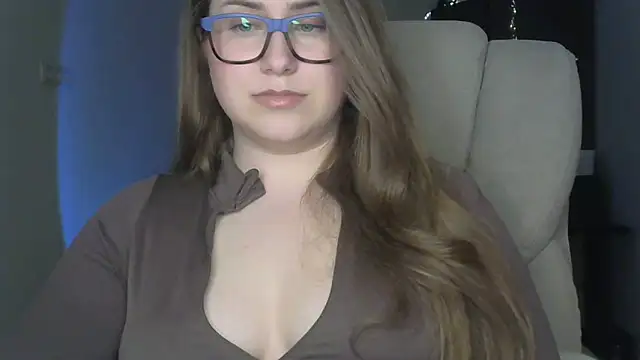 Snapshot of SeasonalSomeone chatting on April 21, 2026, 11:29 pm SeasonalSomeone online show from April 21, 2026, 11:29 pm