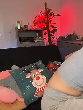 Trixie-Tainted online show from December 4, 2025, 5:10 pm