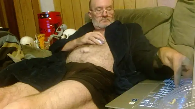 Snapshot of snickers1 chatting on October 12, 2025, 2:32 am snickers1 online show from October 12, 2025, 2:32 am