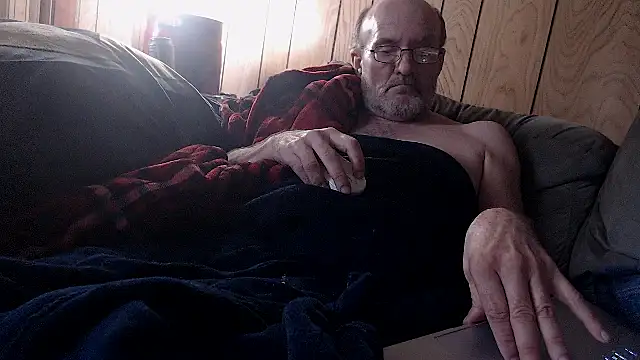 snickers1 online show from April 8, 2026, 2:06 pm