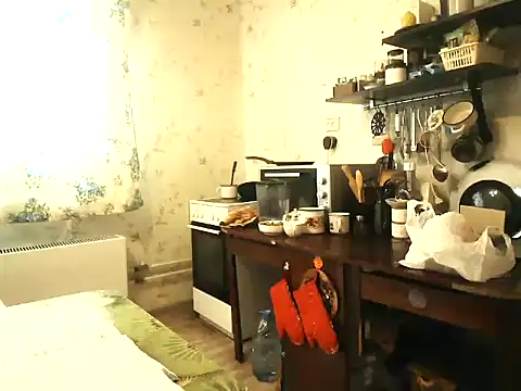 mimimi28 online show from February 16, 2026, 7:04 am