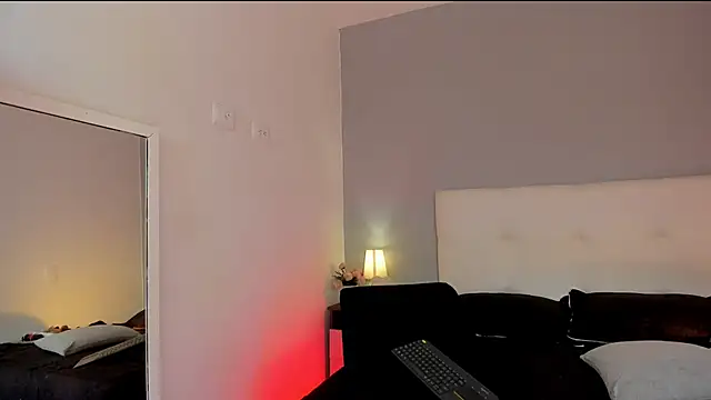 NataliaBuiles online show from April 15, 2026, 12:34 pm