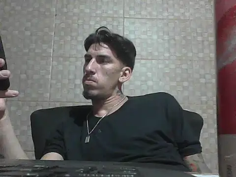 Snapshot of axel2leiva chatting on May 16, 2026, 5:15 am axel2leiva online show from May 16, 2026, 5:15 am