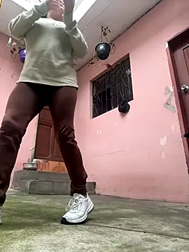 latinfemale online show from November 1, 2025, 6:10 pm