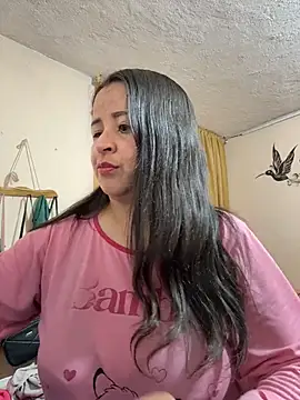 latinfemale online show from December 21, 2025, 12:51 am