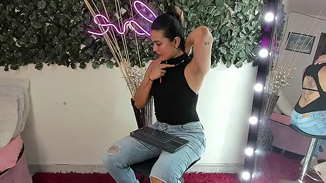 DestinyHills online show from September 25, 2025, 12:20 pm