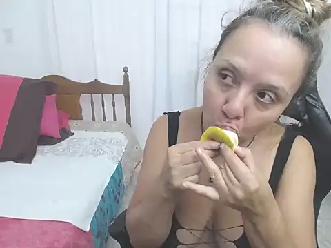 yeslluisa online show from March 29, 2026, 6:19 pm