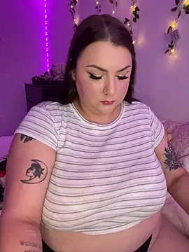 Snapshot of honeyviolet chatting on November 2, 2025, 12:13 am honeyviolet online show from November 2, 2025, 12:13 am