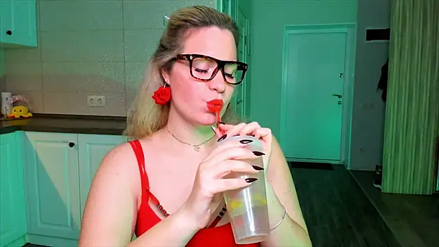 HotTiffani online show from October 6, 2025, 7:06 am