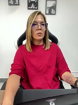 Snapshot of KellyBrooklyn_ chatting on December 3, 2024, 3:33 pm KellyBrooklyn online show from December 3, 2024, 3:33 pm