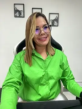 Snapshot of KellyBrooklyn_ chatting on February 21, 2025, 2:06 pm KellyBrooklyn online show from February 21, 2025, 2:06 pm