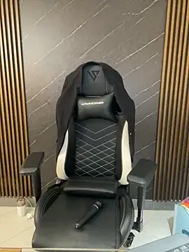 Snapshot of KellyBrooklyn_ chatting on October 28, 2025, 3:14 pm KellyBrooklyn online show from October 28, 2025, 3:14 pm