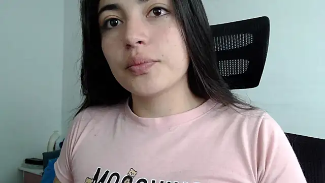 Snapshot of Honey_Aynur20 chatting on December 4, 2024, 2:37 pm Honey Aynur20 online show from December 4, 2024, 2:37 pm