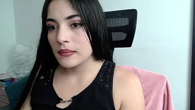 Snapshot of Honey_Aynur20 chatting on December 28, 2024, 8:25 pm Honey Aynur20 online show from December 28, 2024, 8:25 pm