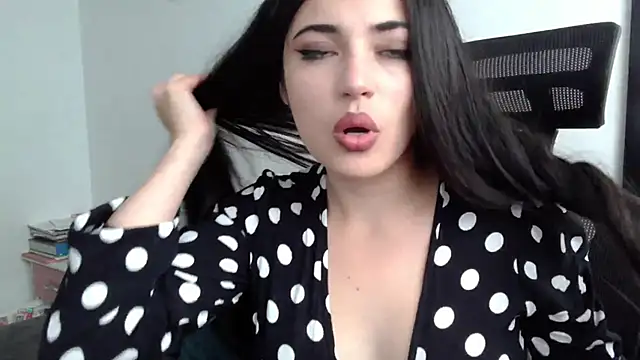 Snapshot of Honey_Aynur20 chatting on January 5, 2025, 9:47 pm Honey Aynur20 online show from January 5, 2025, 9:47 pm