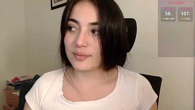 Snapshot of Honey_Aynur20 chatting on January 8, 2025, 12:06 am Honey Aynur20 online show from January 8, 2025, 12:06 am