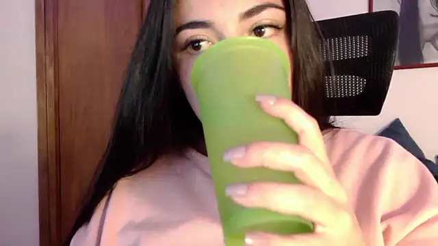 Snapshot of Honey_Aynur20 chatting on September 10, 2025, 7:14 pm Honey Aynur20 online show from September 10, 2025, 7:14 pm