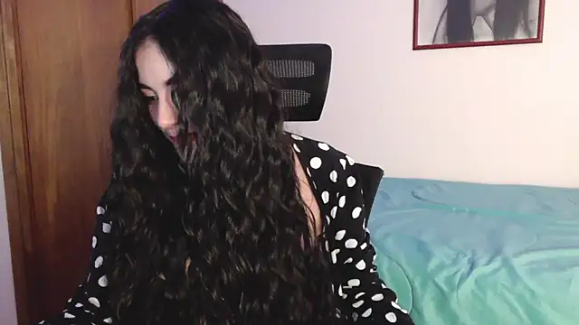 Snapshot of Honey_Aynur20 chatting on September 18, 2025, 5:04 pm Honey Aynur20 online show from September 18, 2025, 5:04 pm