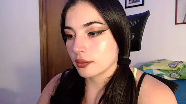 Snapshot of Honey_Aynur20 chatting on October 17, 2025, 7:16 pm Honey Aynur20 online show from October 17, 2025, 7:16 pm