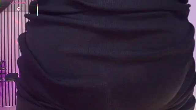 JuliRamirez online show from December 16, 2025, 5:51 pm