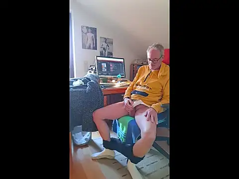 Snapshot of BerndisCam chatting on January 16, 2026, 1:59 pm BerndisCam online show from January 16, 2026, 1:59 pm