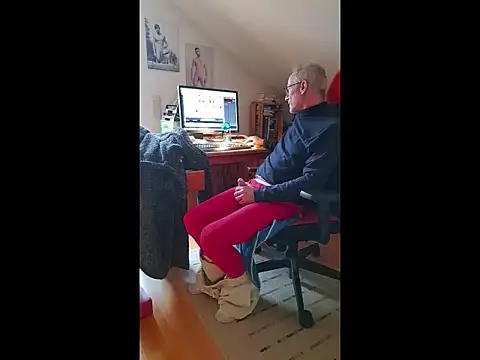 Snapshot of BerndisCam chatting on February 24, 2026, 1:31 pm BerndisCam online show from February 24, 2026, 1:31 pm