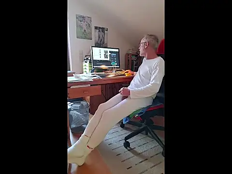 Snapshot of BerndisCam chatting on March 4, 2026, 2:12 pm BerndisCam online show from March 4, 2026, 2:12 pm