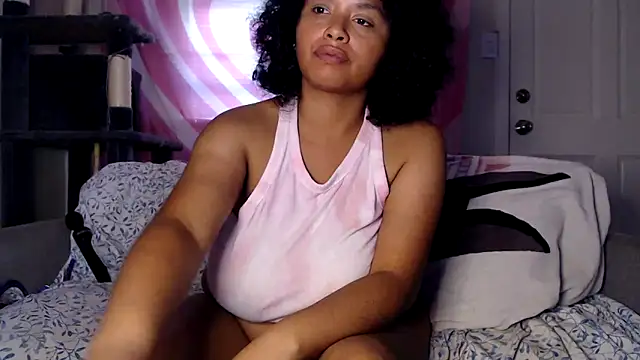 Snapshot of TasteeKitty chatting on October 20, 2025, 7:58 pm TasteeKitty online show from October 20, 2025, 7:58 pm