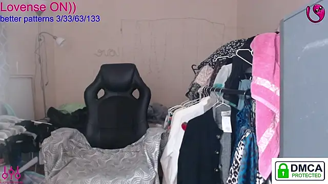 sweet cute cat online show from November 3, 2025, 8:43 pm