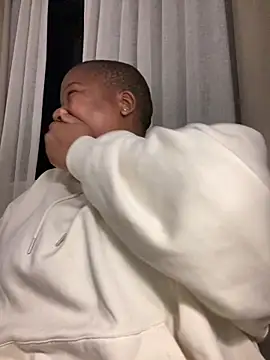 Muskthickgirl online show from November 18, 2025, 12:05 am